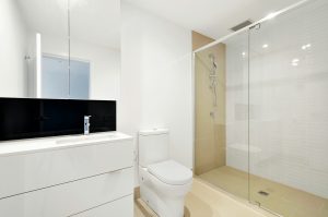 Optimiser le confort chez soi avec des équipements sanitaires adaptés